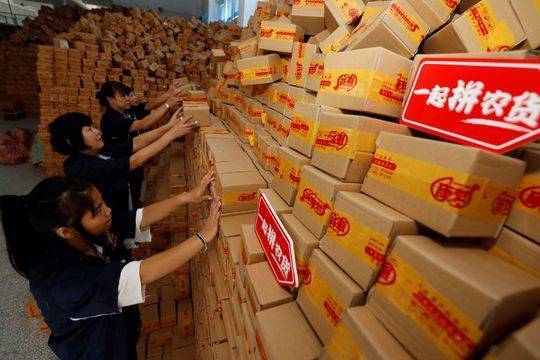 在农产品并不是标准化的情况下,拼多多如何做好农业